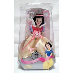 2006 Disney Princess Snow White Spring Bouquet 7" Porcelain Doll by Brass Key